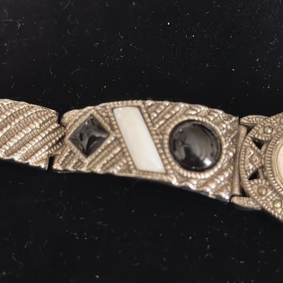 Ladies watch mother of pearl face quartz new battery marquisette with black onyx - Picture 6 of 11